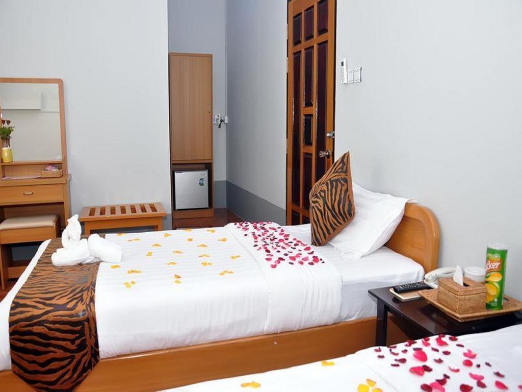 Royal Tulip Hotel Mandalay Exteriör bild