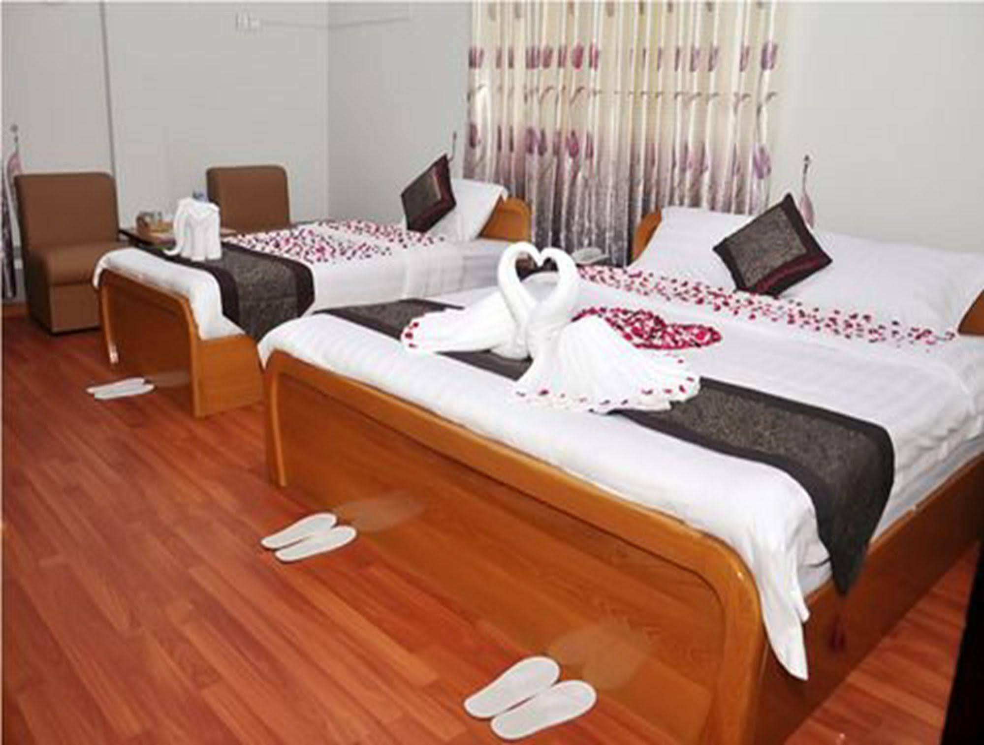 Royal Tulip Hotel Mandalay Exteriör bild