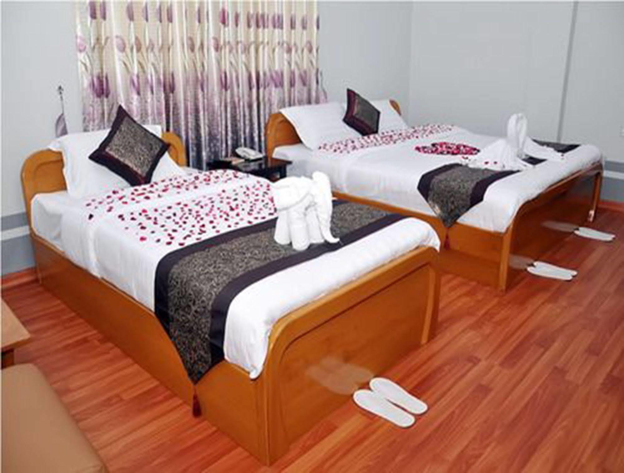 Royal Tulip Hotel Mandalay Exteriör bild
